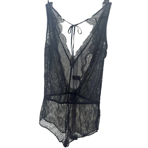 Victoria's Secret V-neck Black Scallop Lace Teddy - Small - Picture 1 of 8